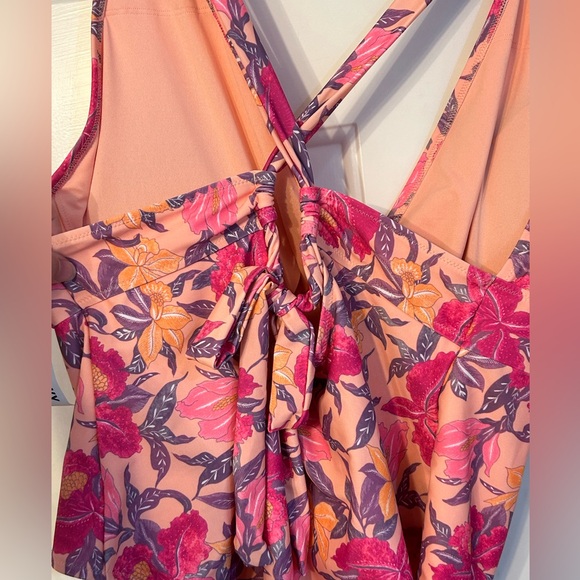 NWT Floral Old Navy swimsuit, size 3X - Picture 2 of 5